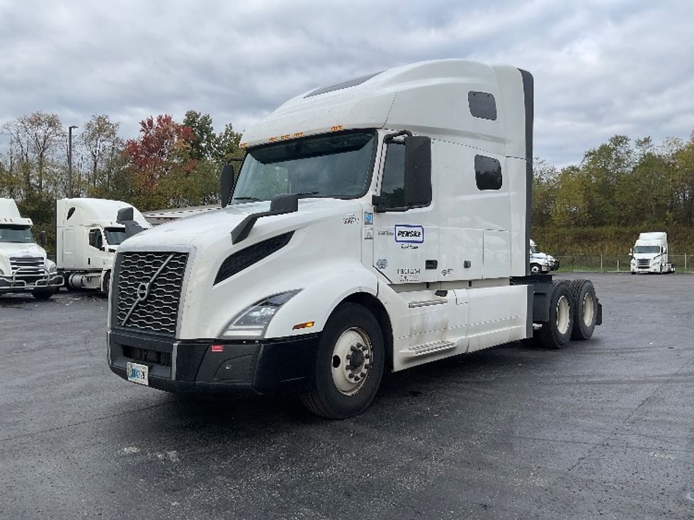 Sleeper Tractor-Heavy Duty Tractors-Volvo-2022-VNL64760-Mount Pleasant-PA-304,013\n\t\tmiles-$ 90,000 - Image 3