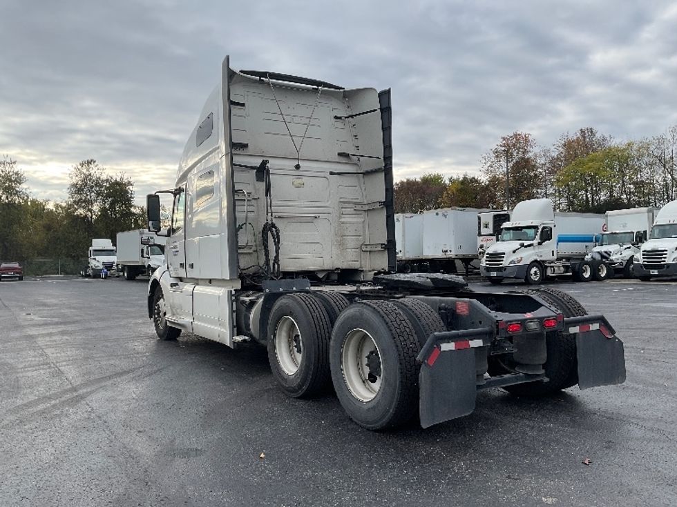 Sleeper Tractor-Heavy Duty Tractors-Volvo-2022-VNL64760-Mount Pleasant-PA-304,013\n\t\tmiles-$ 90,000 - Image 5