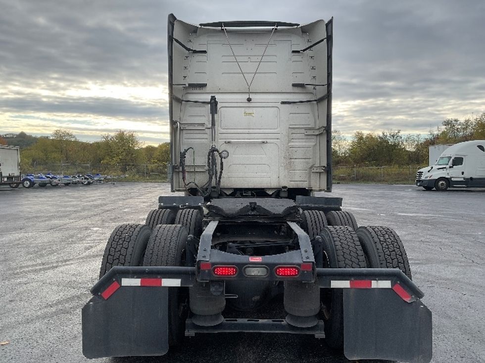 Sleeper Tractor-Heavy Duty Tractors-Volvo-2022-VNL64760-Mount Pleasant-PA-304,013\n\t\tmiles-$ 90,000 - Image 6
