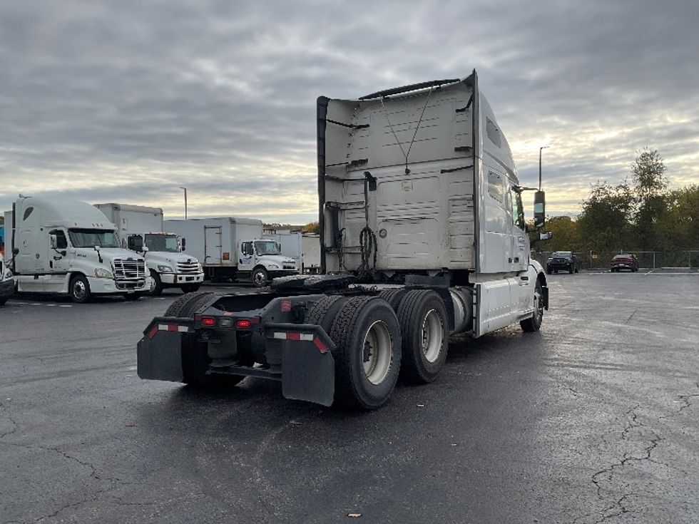 Sleeper Tractor-Heavy Duty Tractors-Volvo-2022-VNL64760-Mount Pleasant-PA-304,013\n\t\tmiles-$ 90,000 - Image 7