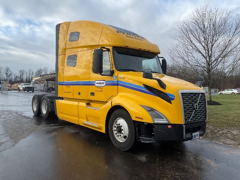 Sleeper Tractor-Heavy Duty Tractors-Volvo-2022-VNL64760-Mount Pleasant-PA-553,627\n\t\tmiles-$ 59,250 - Image 1