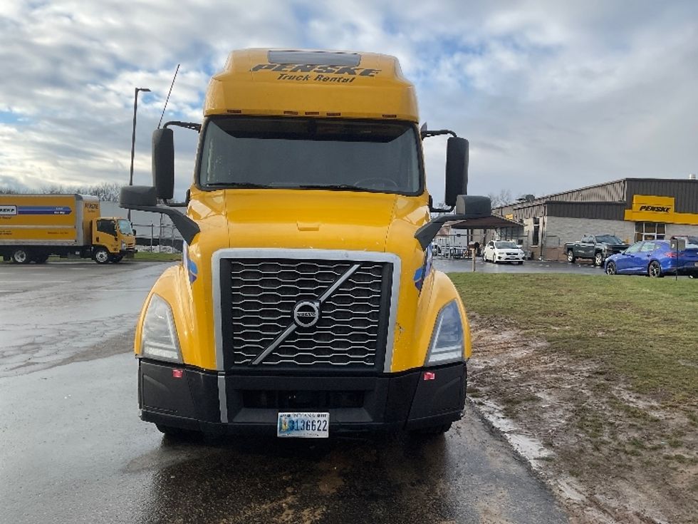 Sleeper Tractor-Heavy Duty Tractors-Volvo-2022-VNL64760-Mount Pleasant-PA-553,627\n\t\tmiles-$ 59,250 - Image 2