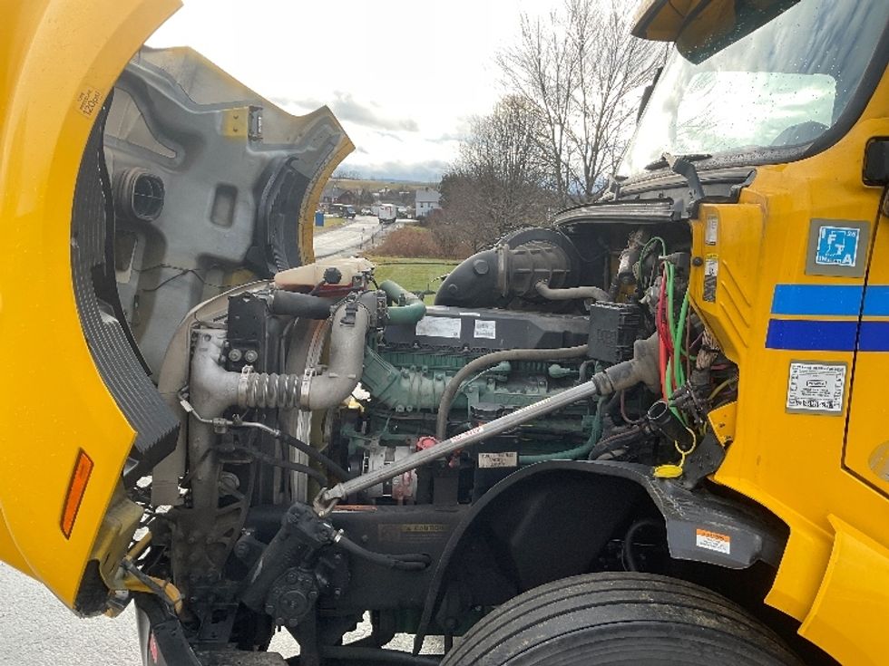 Sleeper Tractor-Heavy Duty Tractors-Volvo-2022-VNL64760-Mount Pleasant-PA-553,627\n\t\tmiles-$ 59,250 - Image 21