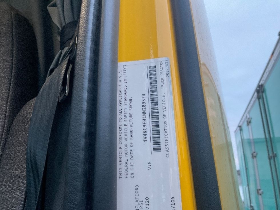 Sleeper Tractor-Heavy Duty Tractors-Volvo-2022-VNL64760-Mount Pleasant-PA-553,627\n\t\tmiles-$ 59,250 - Image 22