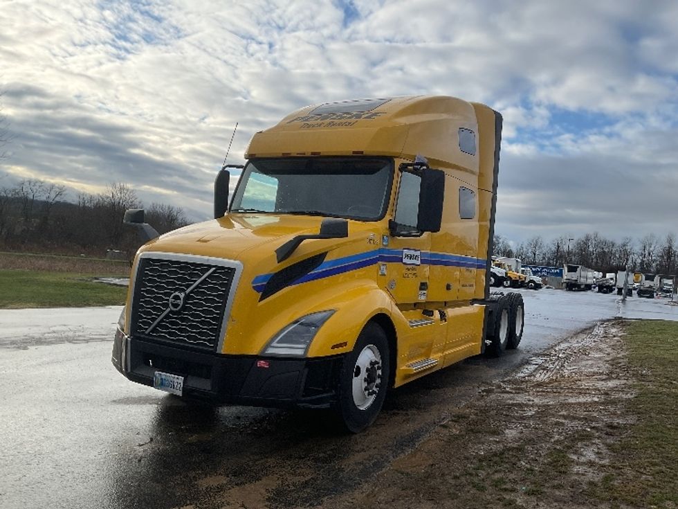 Sleeper Tractor-Heavy Duty Tractors-Volvo-2022-VNL64760-Mount Pleasant-PA-553,627\n\t\tmiles-$ 59,250 - Image 3