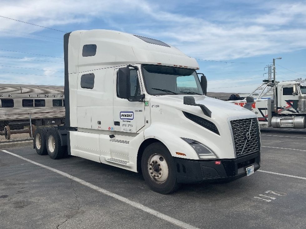 Sleeper Tractor-Heavy Duty Tractors-Volvo-2022-VNL64760-Nashville (Mount Juliet)-TN-446,912\n\t\tmiles-$ 81,250 - Image 1