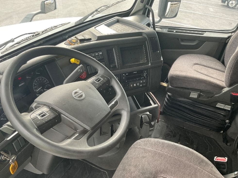Sleeper Tractor-Heavy Duty Tractors-Volvo-2022-VNL64760-Nashville (Mount Juliet)-TN-446,912\n\t\tmiles-$ 81,250 - Image 10