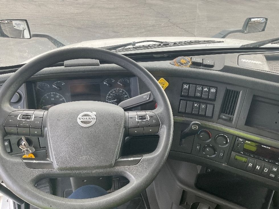 Sleeper Tractor-Heavy Duty Tractors-Volvo-2022-VNL64760-Nashville (Mount Juliet)-TN-446,912\n\t\tmiles-$ 81,250 - Image 11