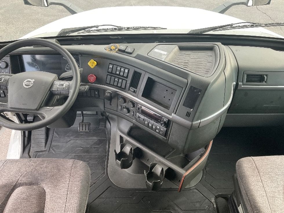 Sleeper Tractor-Heavy Duty Tractors-Volvo-2022-VNL64760-Nashville (Mount Juliet)-TN-446,912\n\t\tmiles-$ 81,250 - Image 12