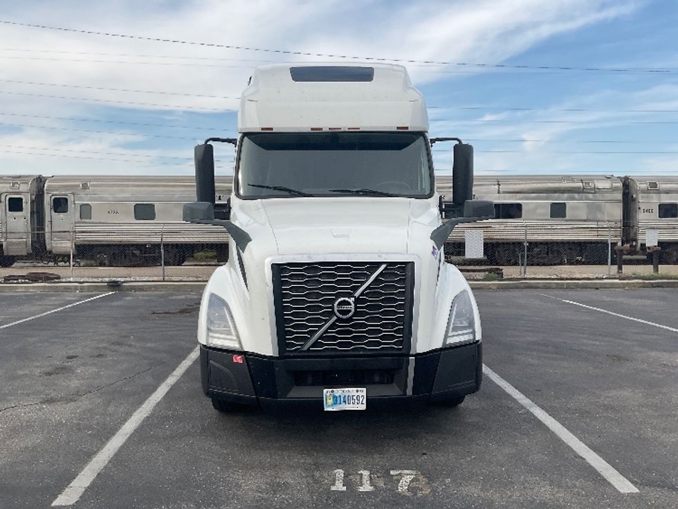Sleeper Tractor-Heavy Duty Tractors-Volvo-2022-VNL64760-Nashville (Mount Juliet)-TN-446,912\n\t\tmiles-$ 81,250 - Image 2