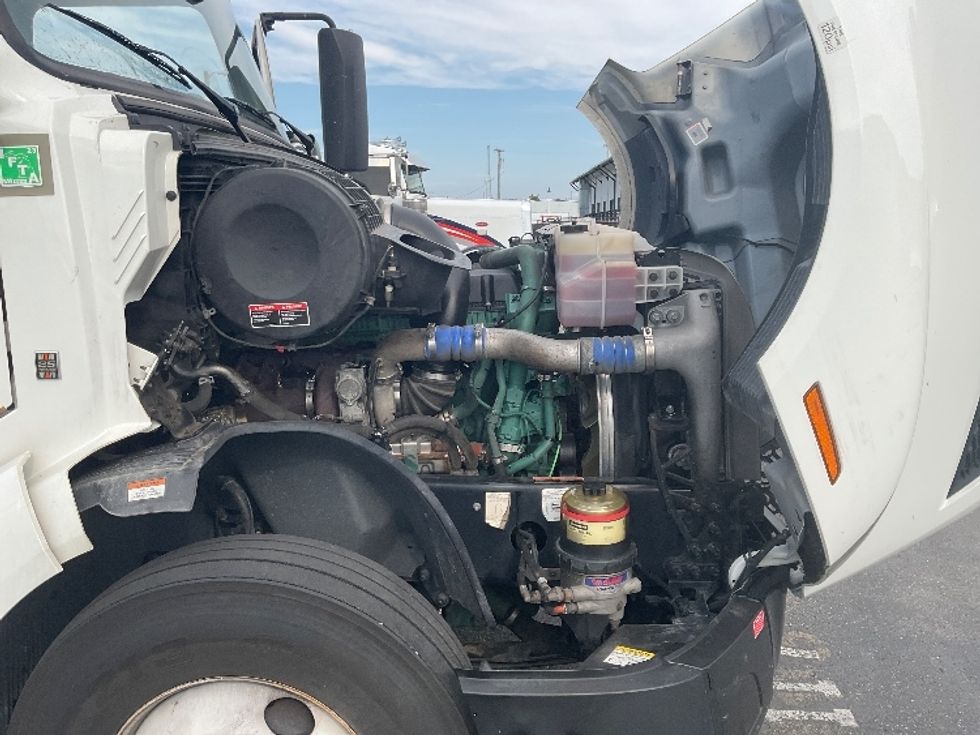 Sleeper Tractor-Heavy Duty Tractors-Volvo-2022-VNL64760-Nashville (Mount Juliet)-TN-446,912\n\t\tmiles-$ 81,250 - Image 20