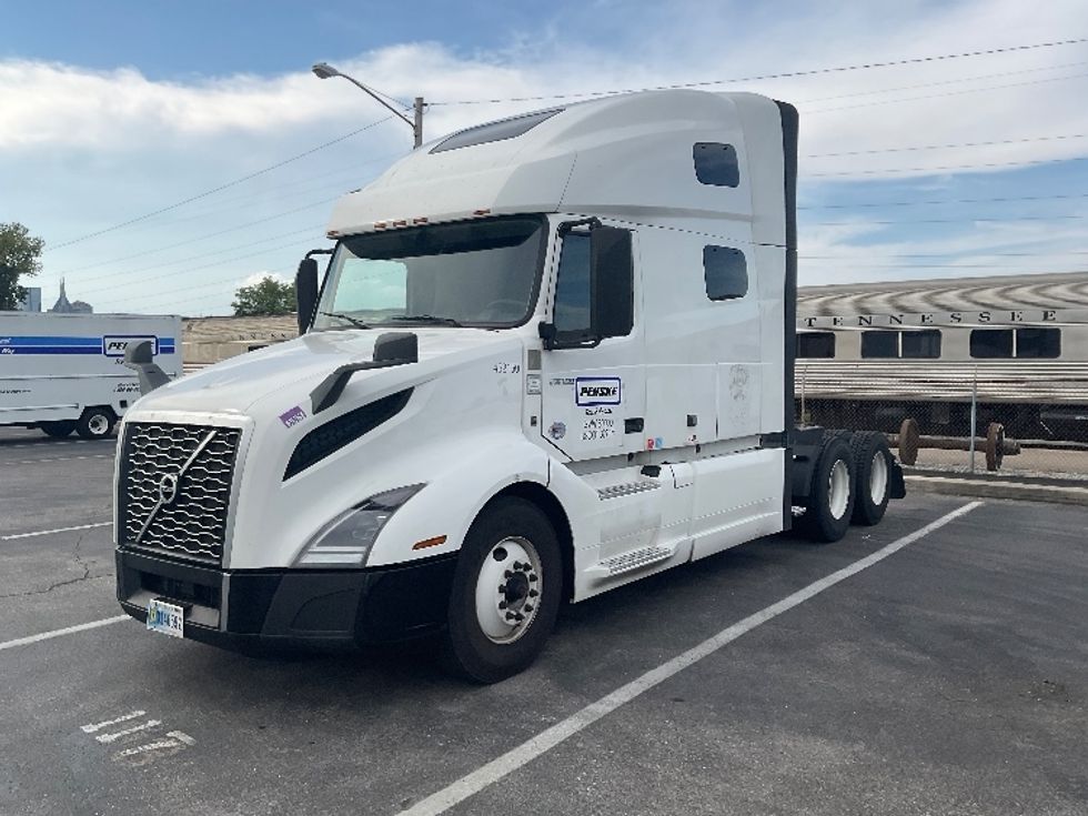 Sleeper Tractor-Heavy Duty Tractors-Volvo-2022-VNL64760-Nashville (Mount Juliet)-TN-446,912\n\t\tmiles-$ 81,250 - Image 3