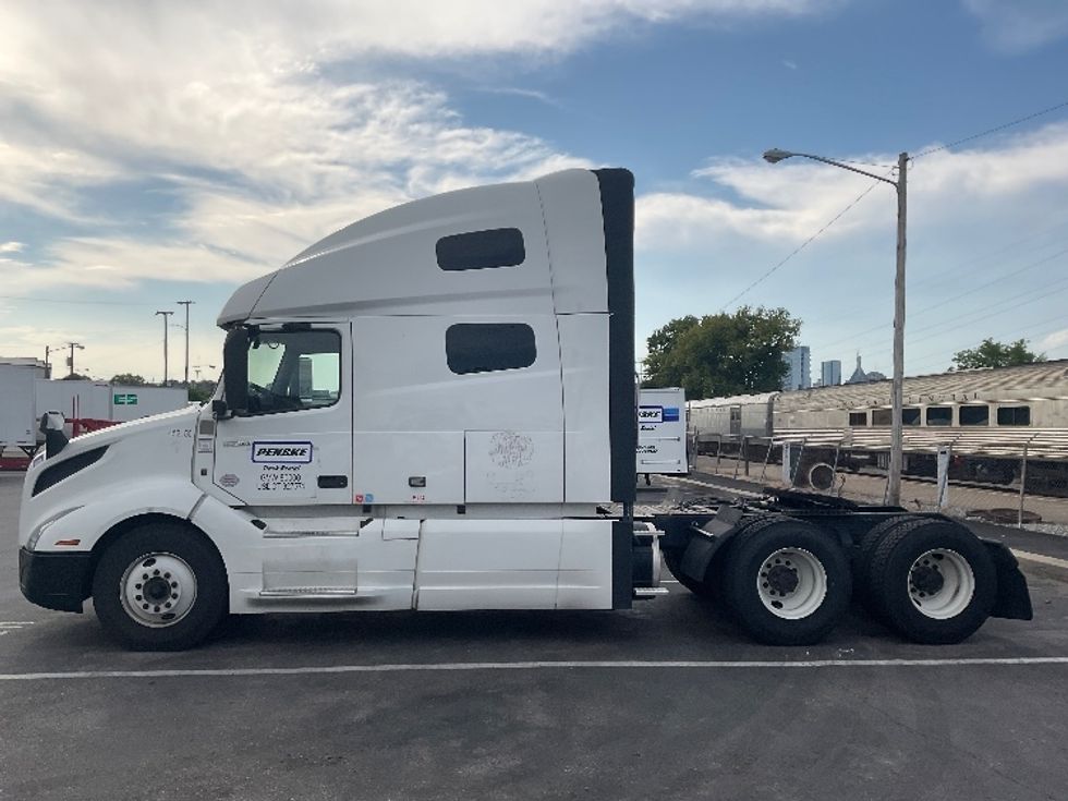 Sleeper Tractor-Heavy Duty Tractors-Volvo-2022-VNL64760-Nashville (Mount Juliet)-TN-446,912\n\t\tmiles-$ 81,250 - Image 4