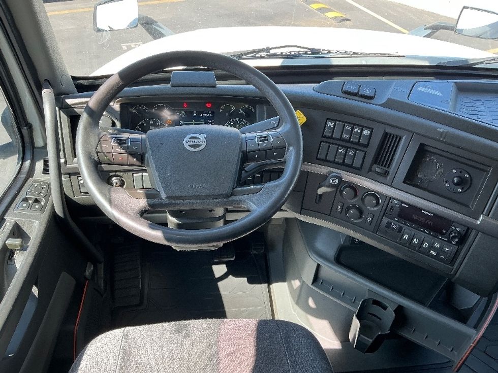Sleeper Tractor-Heavy Duty Tractors-Volvo-2022-VNL64760-Nashville-TN-441,344\n\t\tmiles-$ 80,750 - Image 11