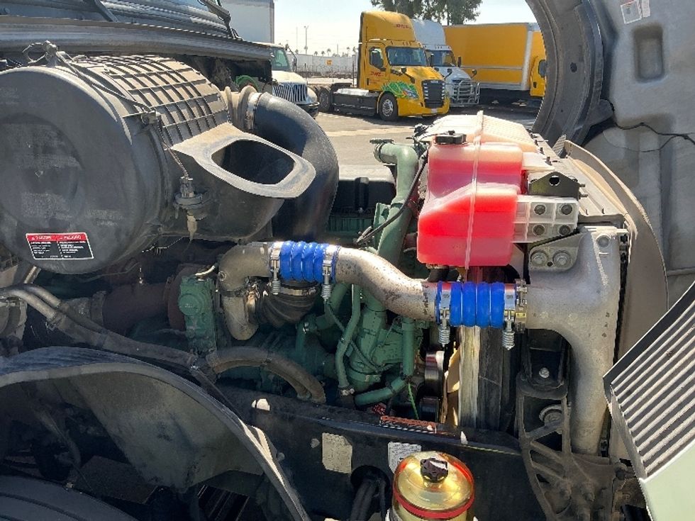 Sleeper Tractor-Heavy Duty Tractors-Volvo-2022-VNL64760-Nashville-TN-441,344\n\t\tmiles-$ 80,750 - Image 20