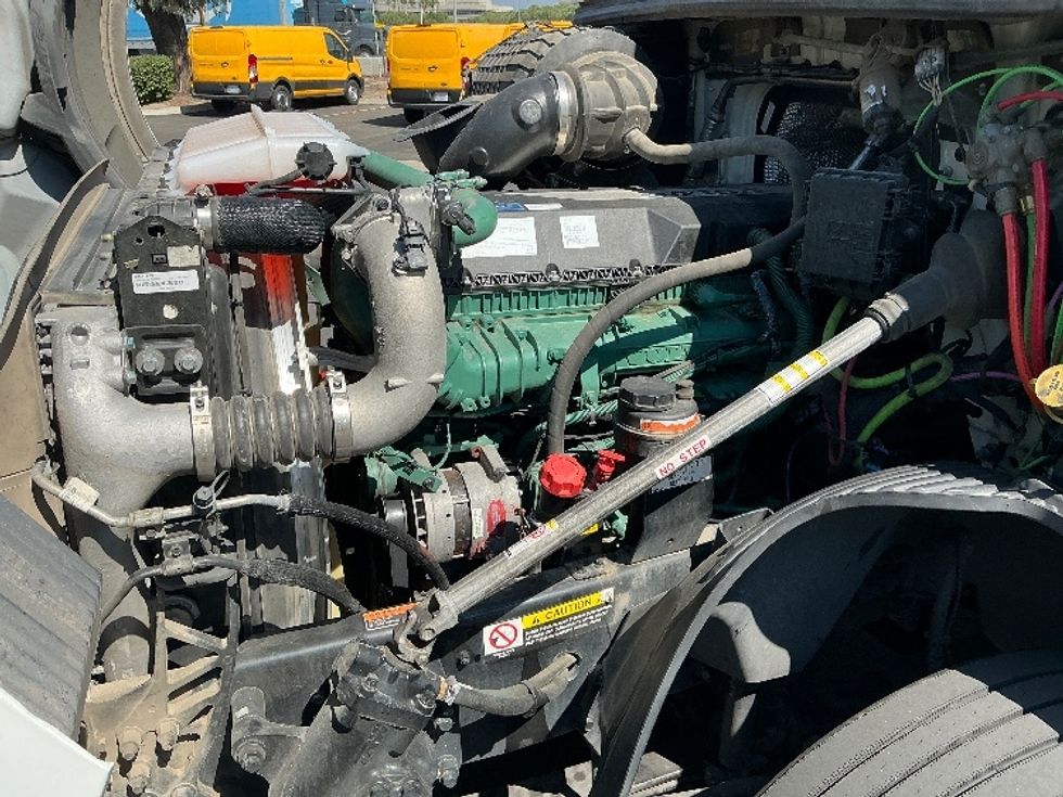 Sleeper Tractor-Heavy Duty Tractors-Volvo-2022-VNL64760-Nashville-TN-441,344\n\t\tmiles-$ 80,750 - Image 21