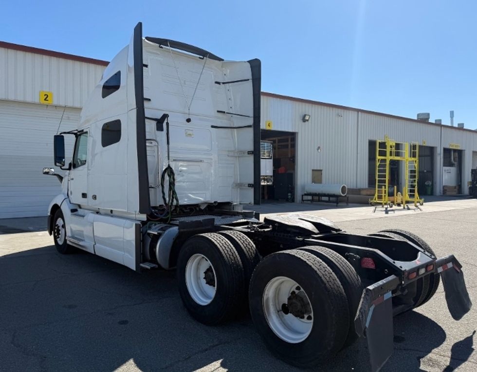 Sleeper Tractor-Heavy Duty Tractors-Volvo-2022-VNL64760-Nashville-TN-441,344\n\t\tmiles-$ 80,750 - Image 5