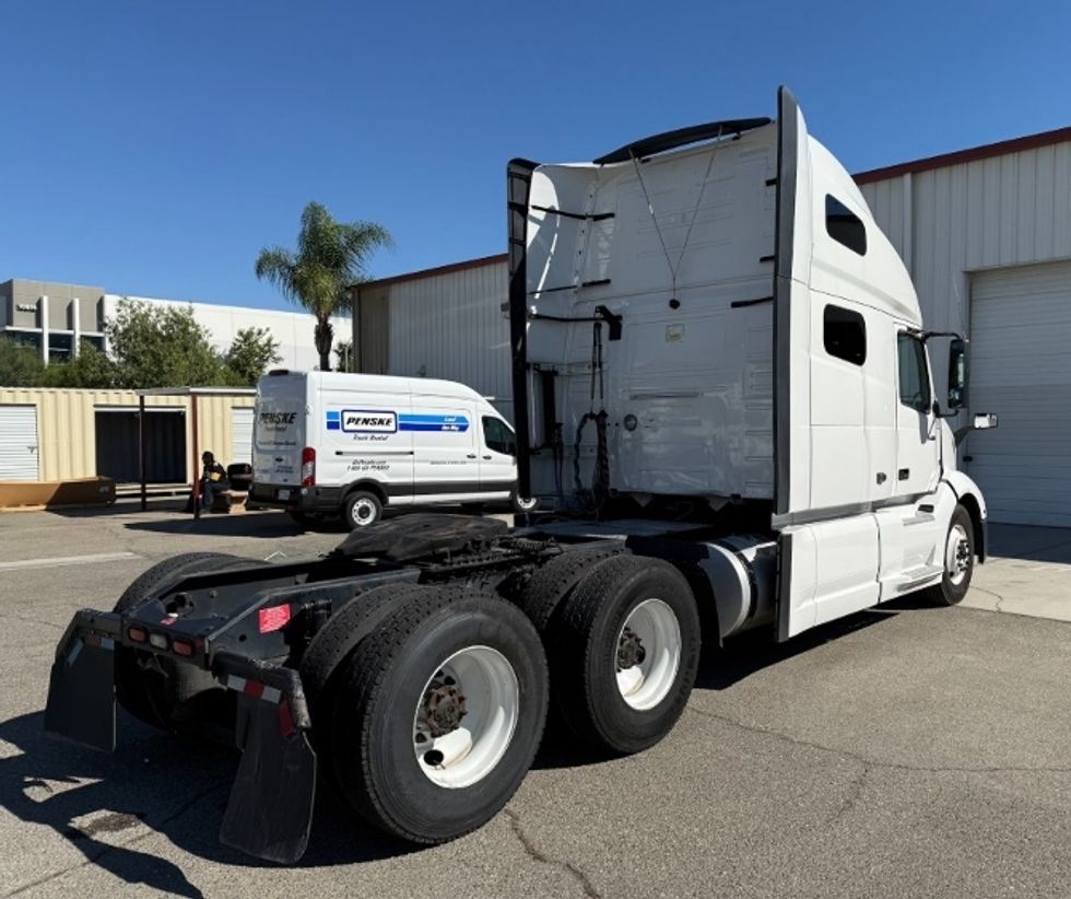 Sleeper Tractor-Heavy Duty Tractors-Volvo-2022-VNL64760-Nashville-TN-441,344\n\t\tmiles-$ 80,750 - Image 7