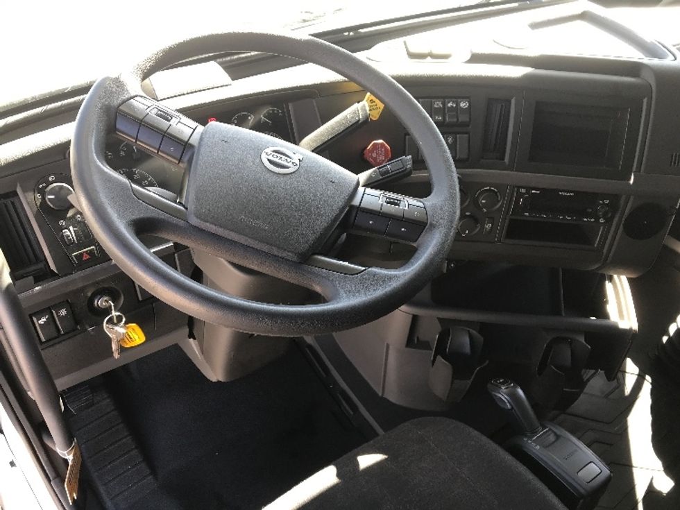 Sleeper Tractor-Heavy Duty Tractors-Volvo-2022-VNL64760-Nashville-TN-550,128\n\t\tmiles-$ 76,750 - Image 10