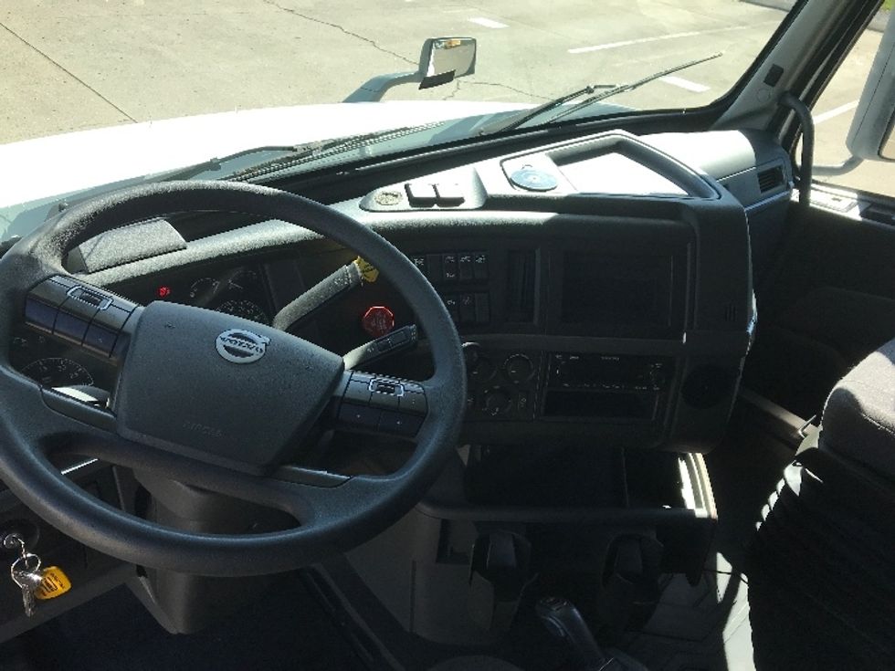 Sleeper Tractor-Heavy Duty Tractors-Volvo-2022-VNL64760-Nashville-TN-550,128\n\t\tmiles-$ 76,750 - Image 11