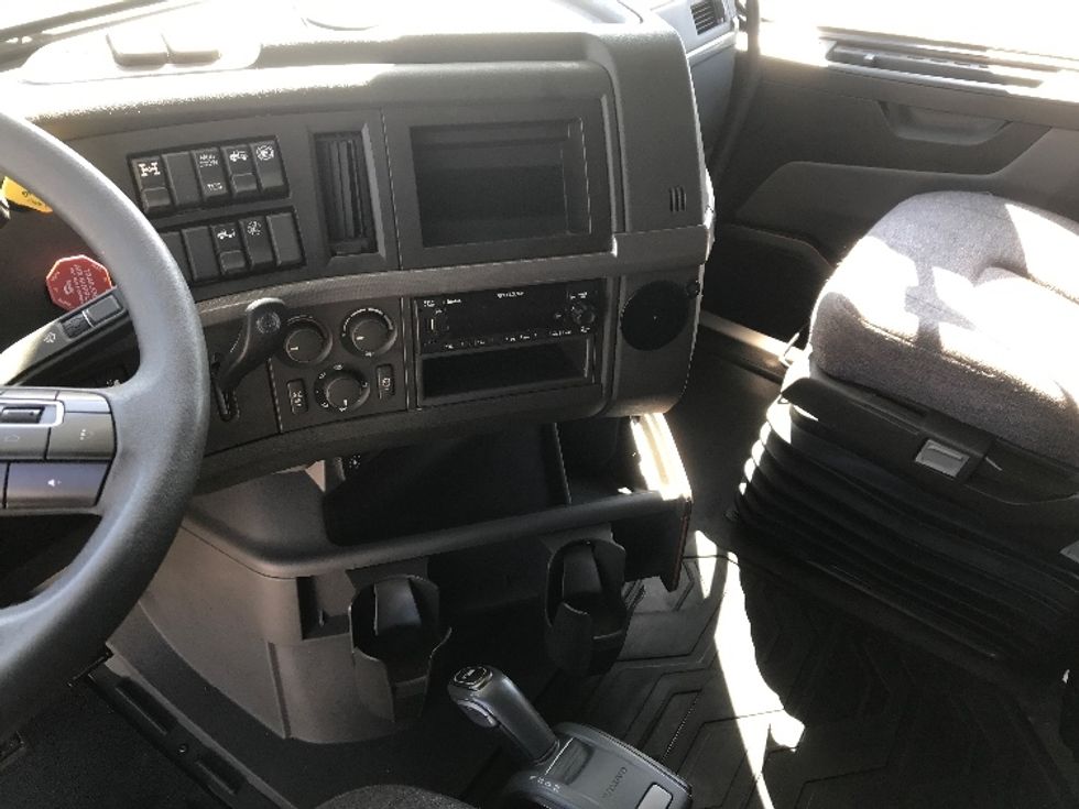 Sleeper Tractor-Heavy Duty Tractors-Volvo-2022-VNL64760-Nashville-TN-550,128\n\t\tmiles-$ 76,750 - Image 12