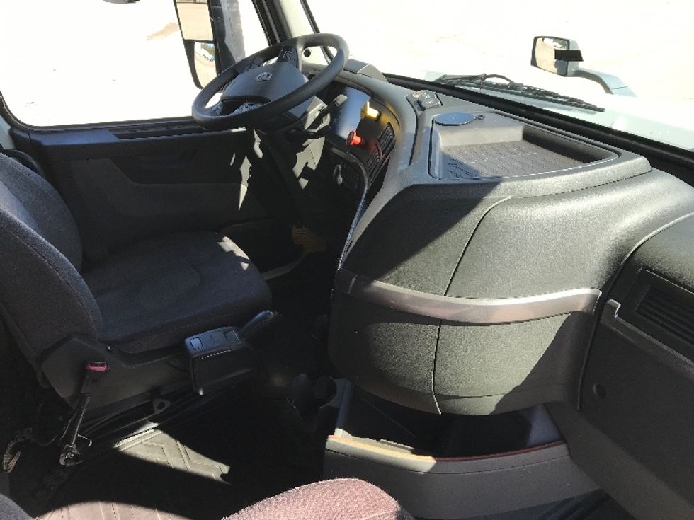 Sleeper Tractor-Heavy Duty Tractors-Volvo-2022-VNL64760-Nashville-TN-550,128\n\t\tmiles-$ 76,750 - Image 15