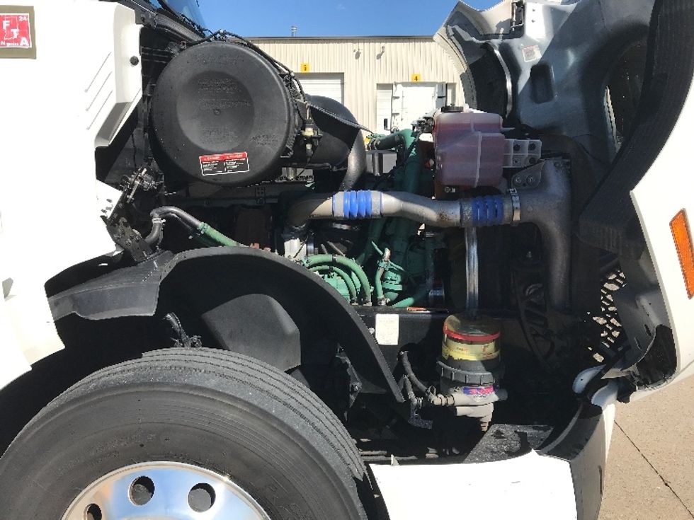 Sleeper Tractor-Heavy Duty Tractors-Volvo-2022-VNL64760-Nashville-TN-550,128\n\t\tmiles-$ 76,750 - Image 20