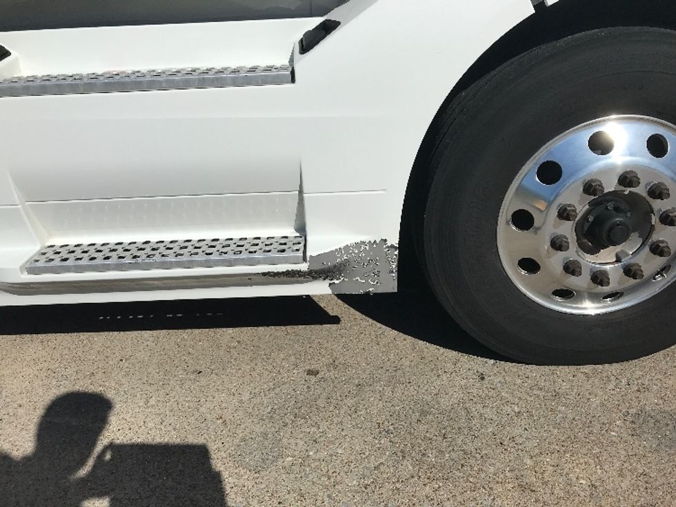 Sleeper Tractor-Heavy Duty Tractors-Volvo-2022-VNL64760-Nashville-TN-550,128\n\t\tmiles-$ 76,750 - Image 24