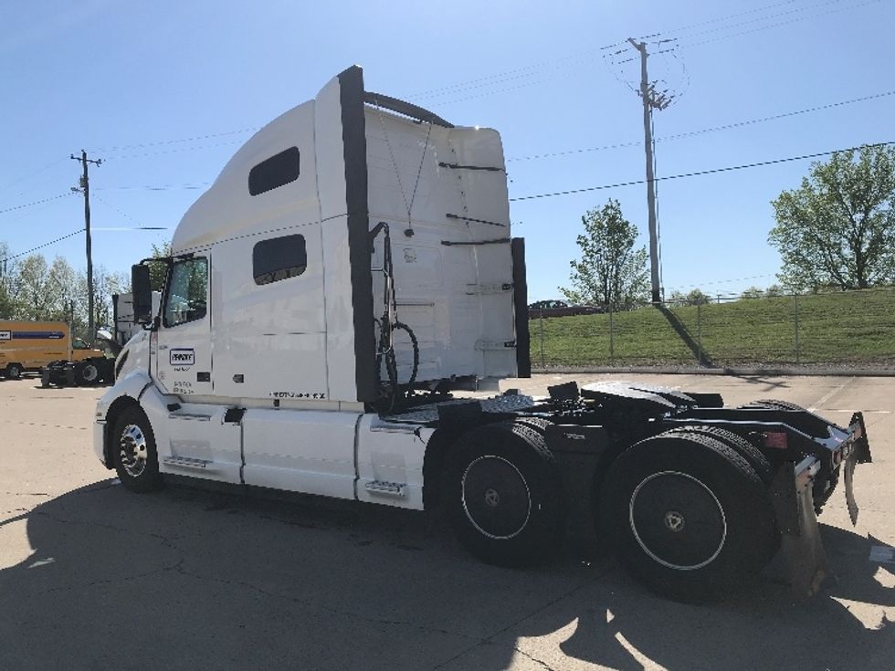 Sleeper Tractor-Heavy Duty Tractors-Volvo-2022-VNL64760-Nashville-TN-550,128\n\t\tmiles-$ 76,750 - Image 5