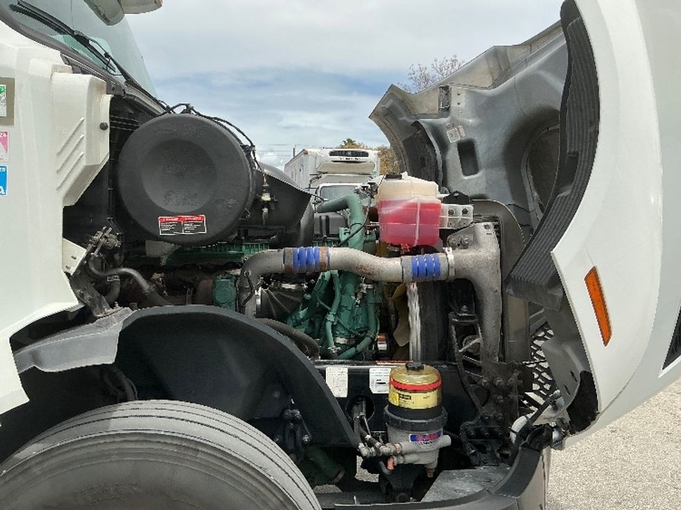 Sleeper Tractor-Heavy Duty Tractors-Volvo-2022-VNL64760-New Castle-DE-629,484\n\t\tmiles-$ 66,500 - Image 20