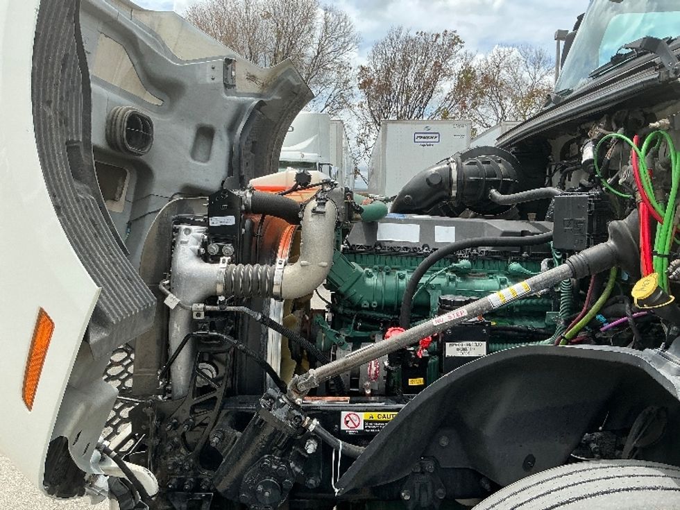 Sleeper Tractor-Heavy Duty Tractors-Volvo-2022-VNL64760-New Castle-DE-629,484\n\t\tmiles-$ 66,500 - Image 21