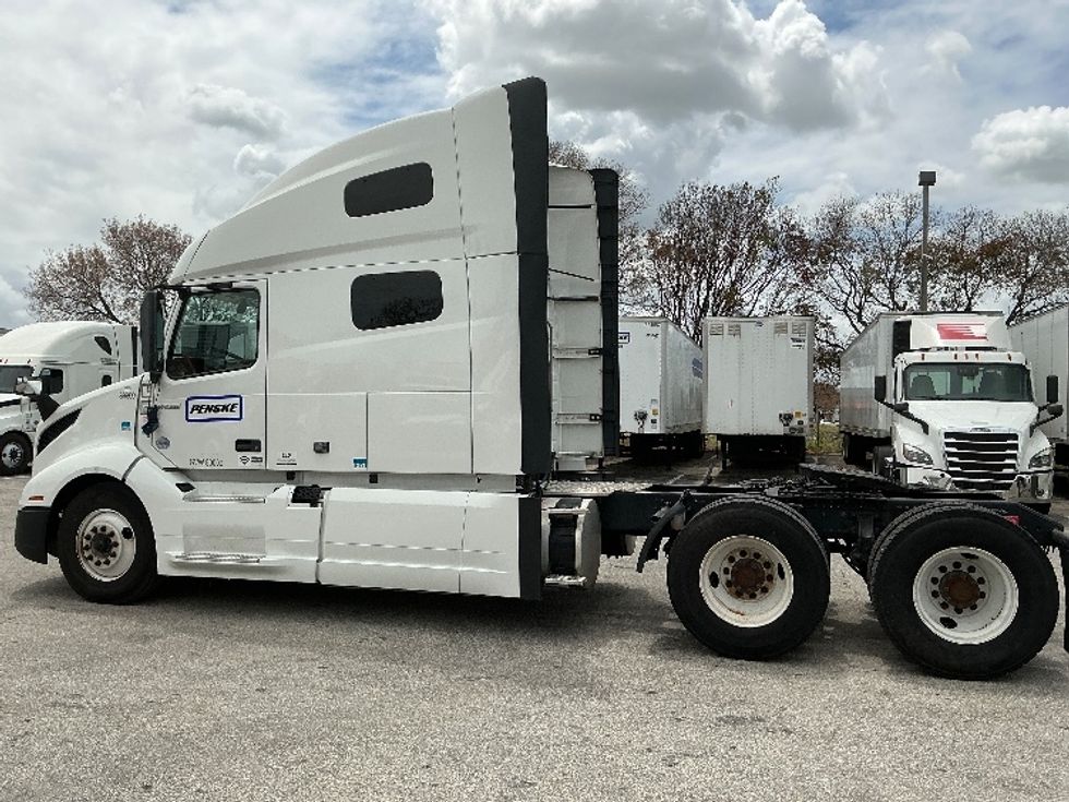 Sleeper Tractor-Heavy Duty Tractors-Volvo-2022-VNL64760-New Castle-DE-629,484\n\t\tmiles-$ 66,500 - Image 4