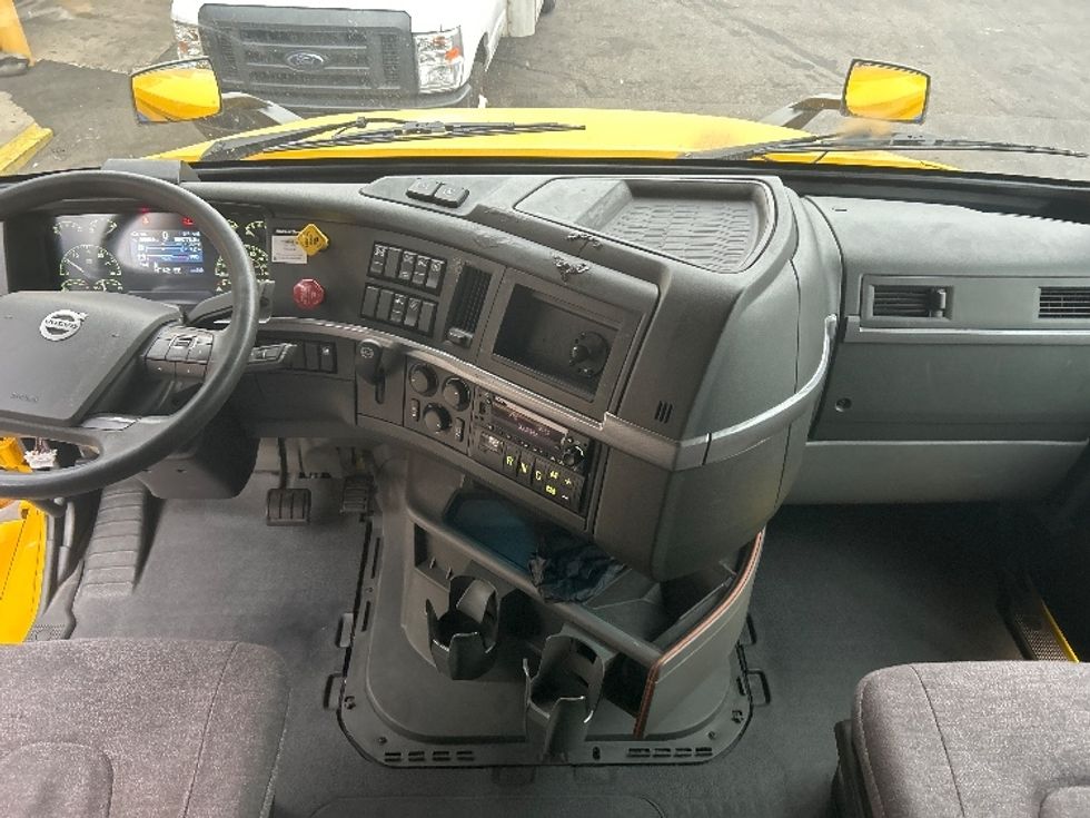 Sleeper Tractor-Heavy Duty Tractors-Volvo-2022-VNL64760-North Bergen-NJ-525,909\n\t\tmiles-$ 65,750 - Image 12