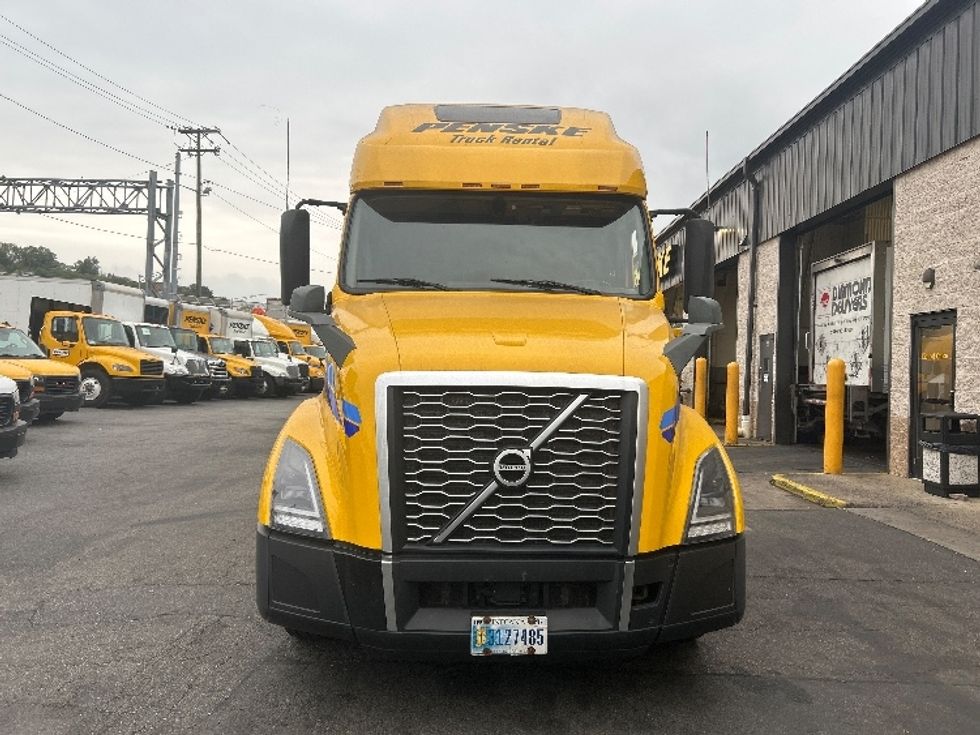 Sleeper Tractor-Heavy Duty Tractors-Volvo-2022-VNL64760-North Bergen-NJ-525,909\n\t\tmiles-$ 65,750 - Image 2
