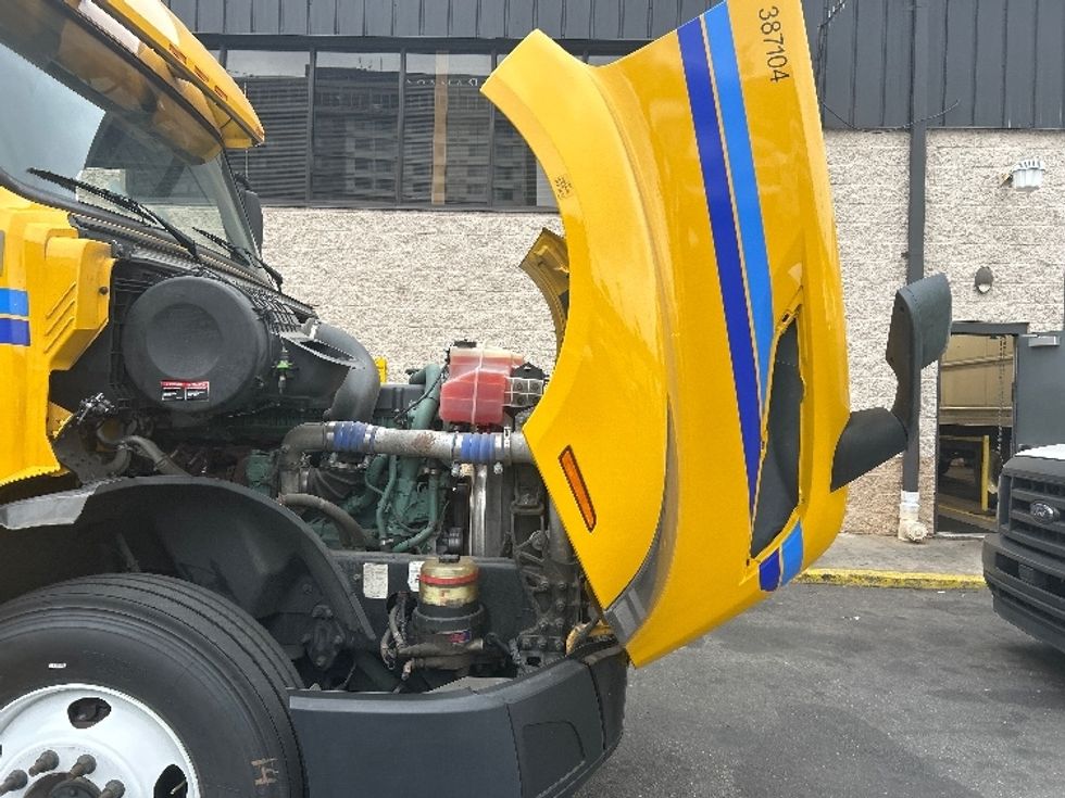 Sleeper Tractor-Heavy Duty Tractors-Volvo-2022-VNL64760-North Bergen-NJ-525,909\n\t\tmiles-$ 65,750 - Image 20