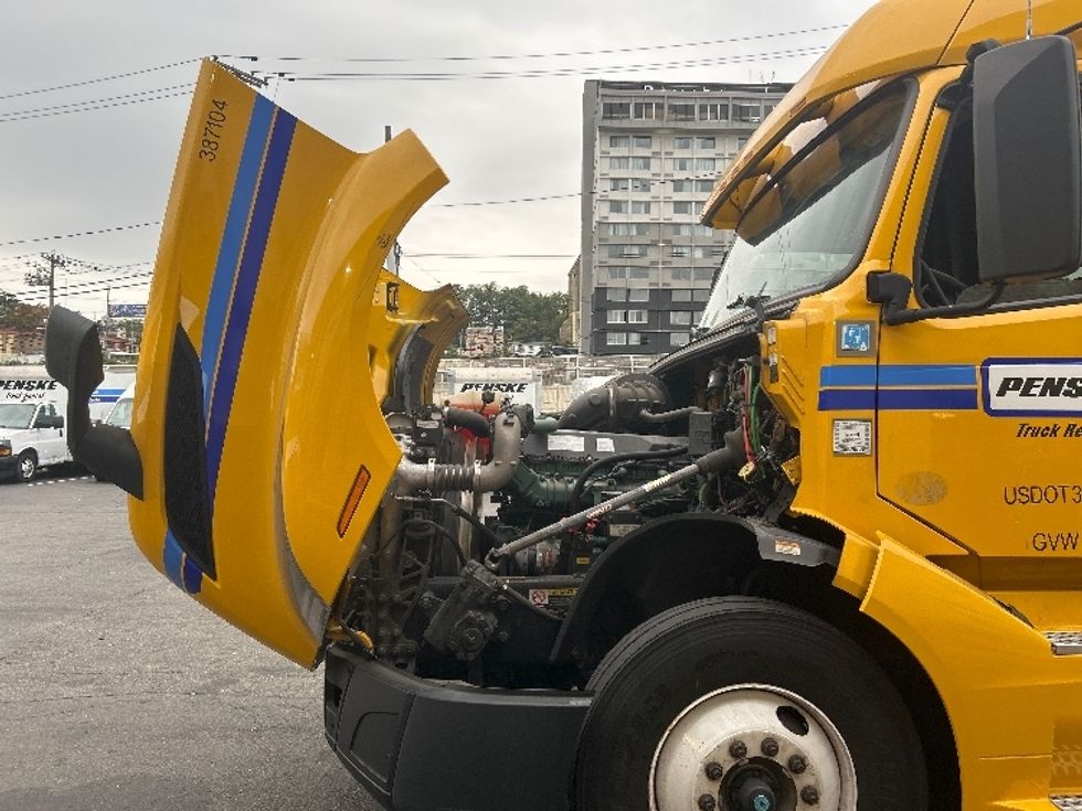 Sleeper Tractor-Heavy Duty Tractors-Volvo-2022-VNL64760-North Bergen-NJ-525,909\n\t\tmiles-$ 65,750 - Image 21