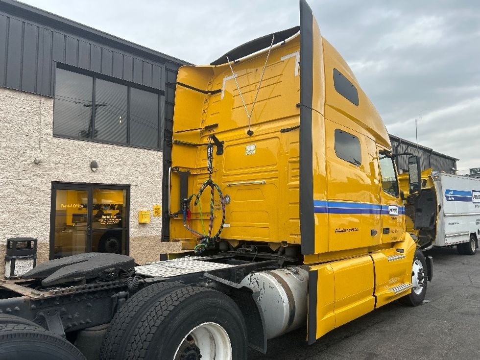Sleeper Tractor-Heavy Duty Tractors-Volvo-2022-VNL64760-North Bergen-NJ-525,909\n\t\tmiles-$ 65,750 - Image 22