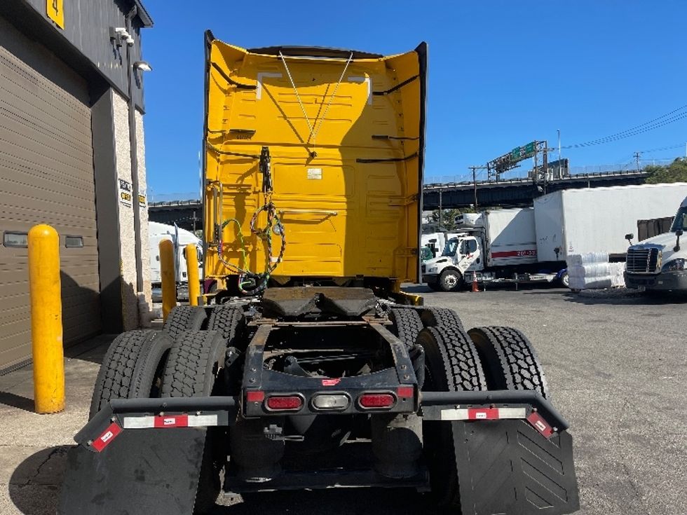 Sleeper Tractor-Heavy Duty Tractors-Volvo-2022-VNL64760-North Bergen-NJ-525,909\n\t\tmiles-$ 65,750 - Image 6