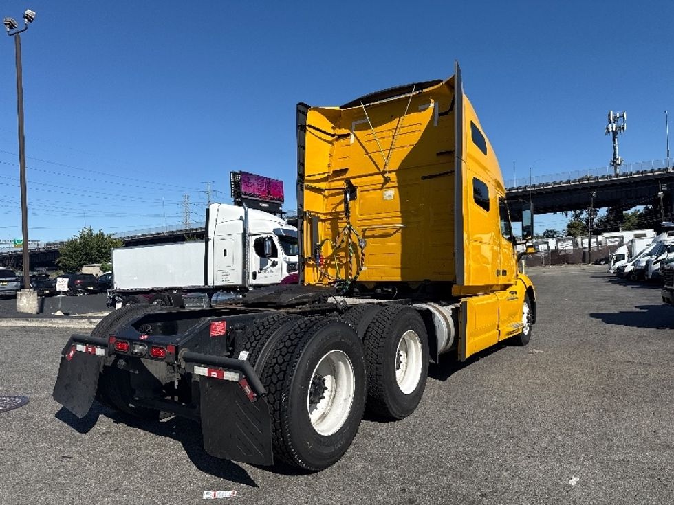 Sleeper Tractor-Heavy Duty Tractors-Volvo-2022-VNL64760-North Bergen-NJ-525,909\n\t\tmiles-$ 65,750 - Image 7
