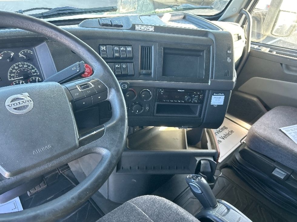 Sleeper Tractor-Heavy Duty Tractors-Volvo-2022-VNL64760-North Bergen-NJ-634,706\n\t\tmiles-$ 61,750 - Image 10