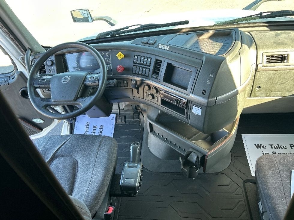 Sleeper Tractor-Heavy Duty Tractors-Volvo-2022-VNL64760-North Bergen-NJ-634,706\n\t\tmiles-$ 61,750 - Image 12