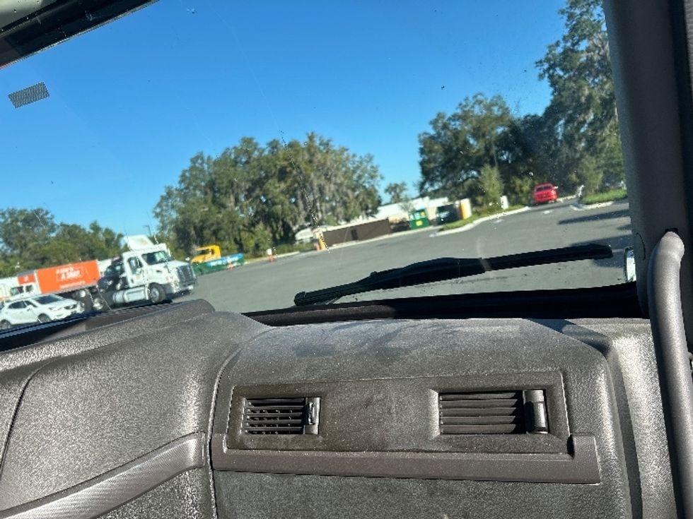 Sleeper Tractor-Heavy Duty Tractors-Volvo-2022-VNL64760-North Bergen-NJ-634,706\n\t\tmiles-$ 61,750 - Image 14