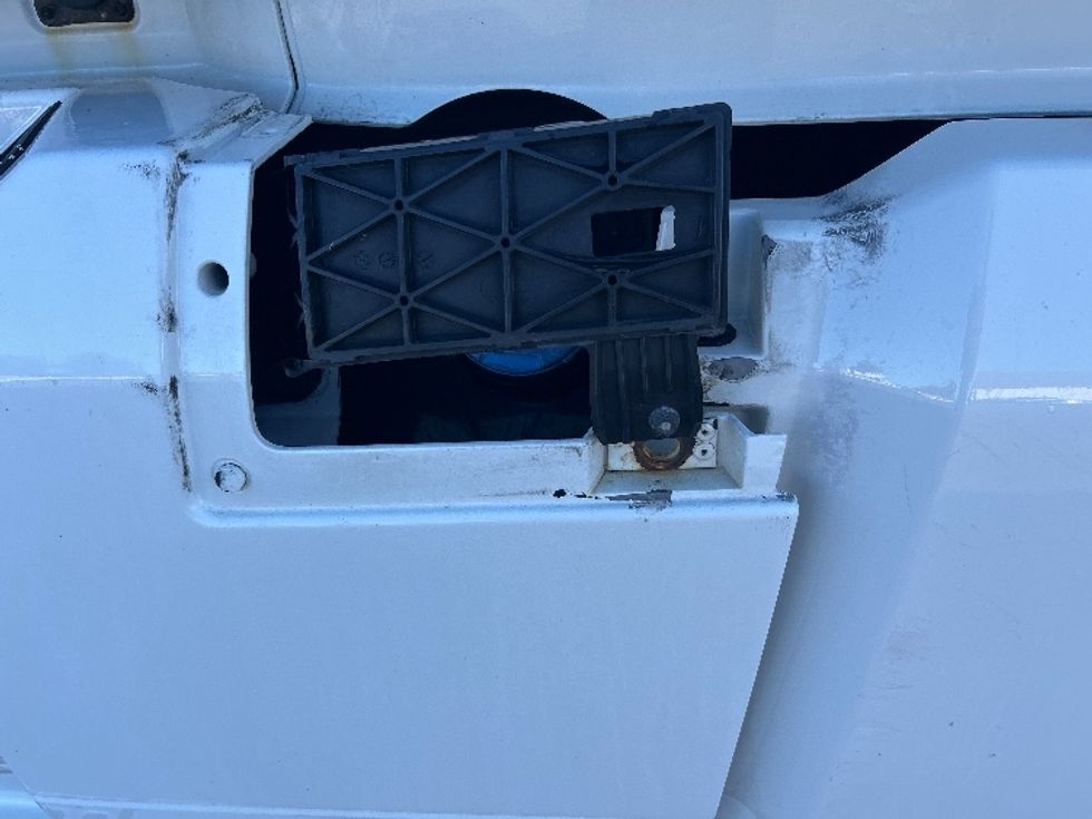 Sleeper Tractor-Heavy Duty Tractors-Volvo-2022-VNL64760-North Bergen-NJ-634,706\n\t\tmiles-$ 61,750 - Image 24