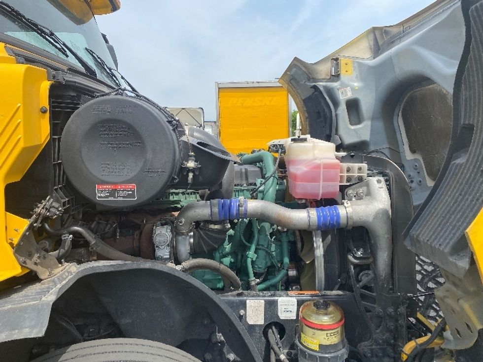 Sleeper Tractor-Heavy Duty Tractors-Volvo-2022-VNL64760-North Las Vegas-NV-560,528\n\t\tmiles-$ 69,000 - Image 20