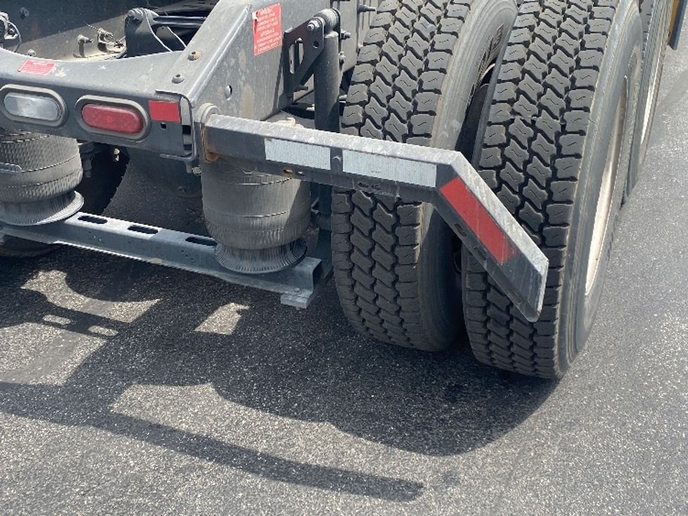 Sleeper Tractor-Heavy Duty Tractors-Volvo-2022-VNL64760-North Las Vegas-NV-560,528\n\t\tmiles-$ 69,000 - Image 22