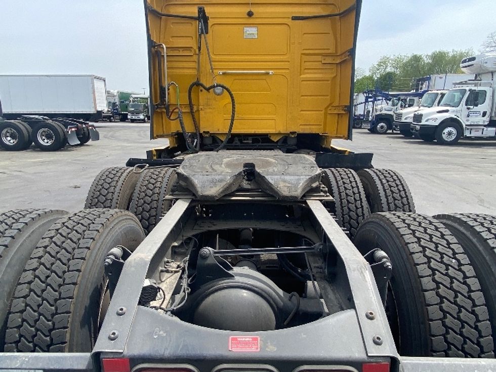 Sleeper Tractor-Heavy Duty Tractors-Volvo-2022-VNL64760-North Las Vegas-NV-560,528\n\t\tmiles-$ 69,000 - Image 6