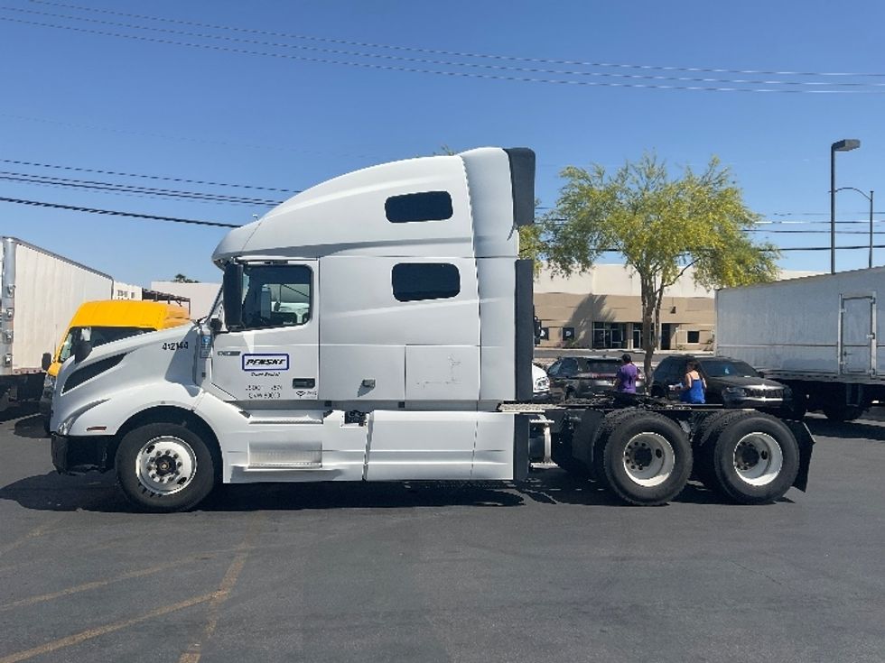 Sleeper Tractor-Heavy Duty Tractors-Volvo-2022-VNL64760-North Las Vegas-NV-641,185\n\t\tmiles-$ 61,750 - Image 4