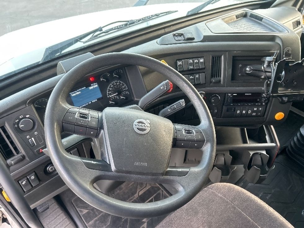 Sleeper Tractor-Heavy Duty Tractors-Volvo-2022-VNL64760-Obetz-OH-348,735\n\t\tmiles-$ 90,000 - Image 10