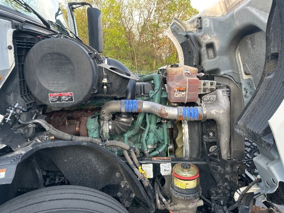 Sleeper Tractor-Heavy Duty Tractors-Volvo-2022-VNL64760-Obetz-OH-348,735\n\t\tmiles-$ 90,000 - Image 20