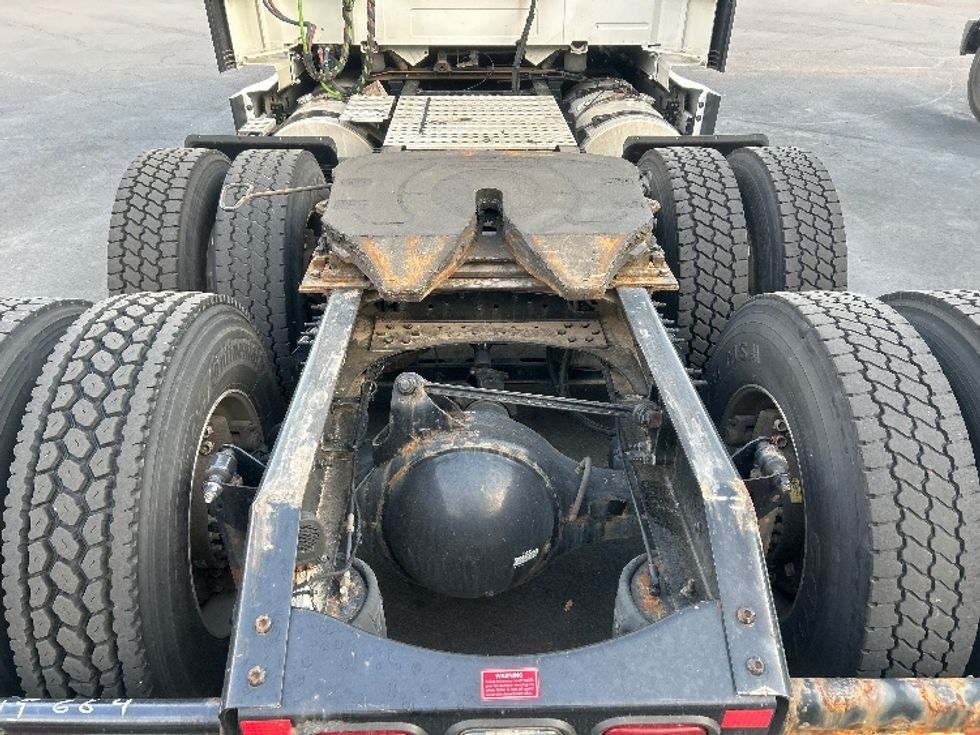 Sleeper Tractor-Heavy Duty Tractors-Volvo-2022-VNL64760-Obetz-OH-348,735\n\t\tmiles-$ 90,000 - Image 6